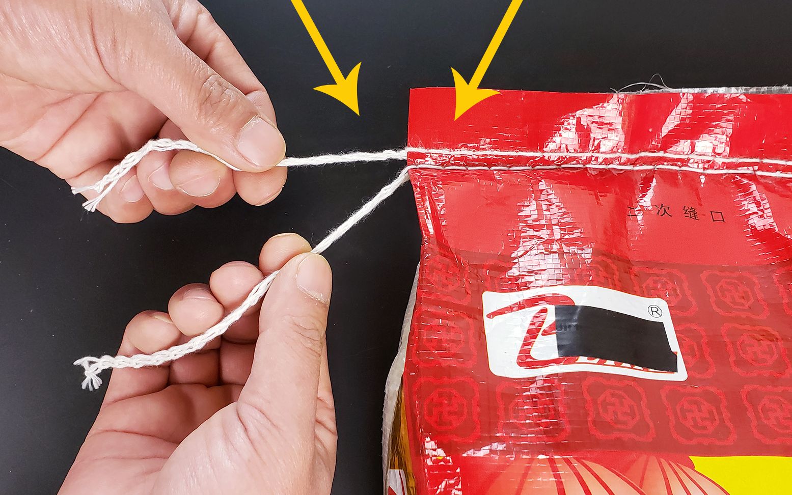 今天才知道,拆米袋和面袋这么简单,一句口诀就能一拉到底,真棒_哔哩