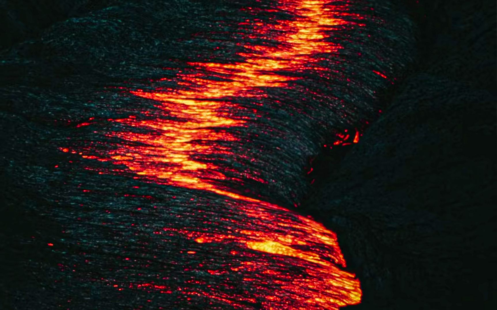 [图]“爱火山则远离人群，爱人群则葬身火山”