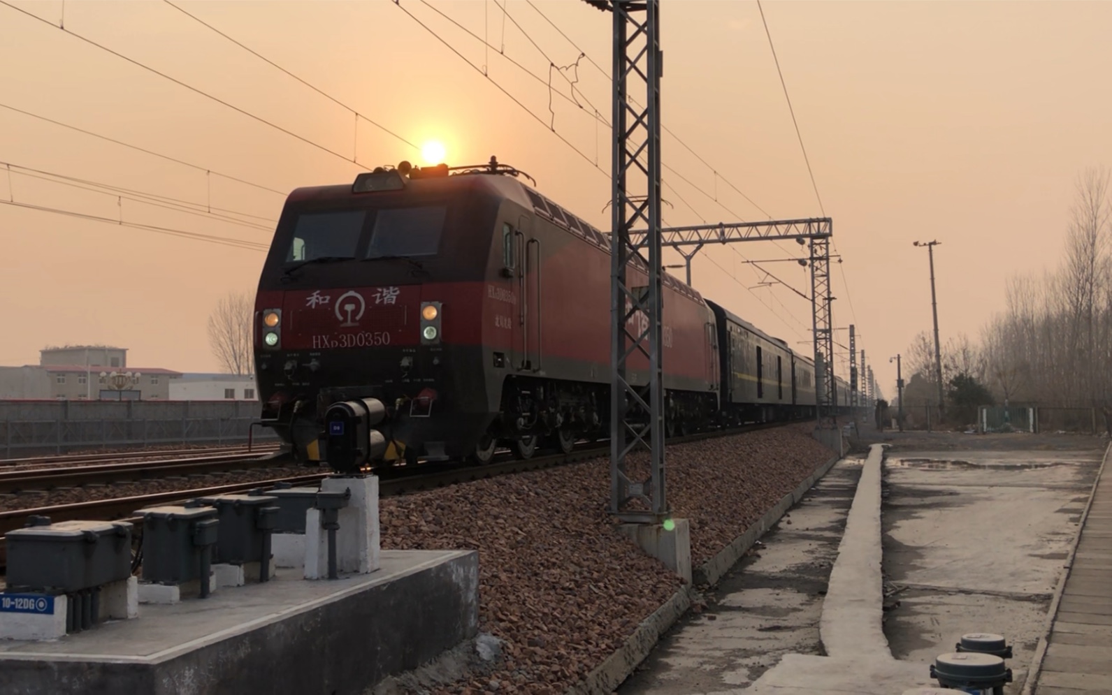 本务沈局沈段 hxd3d 0350 牵引客车k926次(郑州~海拉尔)中牟站两道