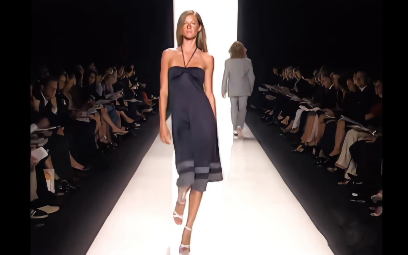 [图](2000—2004）全球10大最佳模特T台走秀排行  Top 10 Best Runway Walks (2000 - 2004) I The 2000s