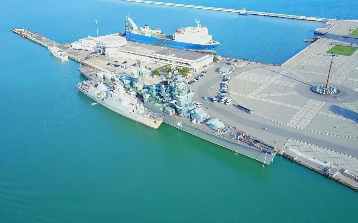 【苏联海军】斯维尔德罗夫级巡洋舰"米哈伊尔·库图佐夫"号(105)