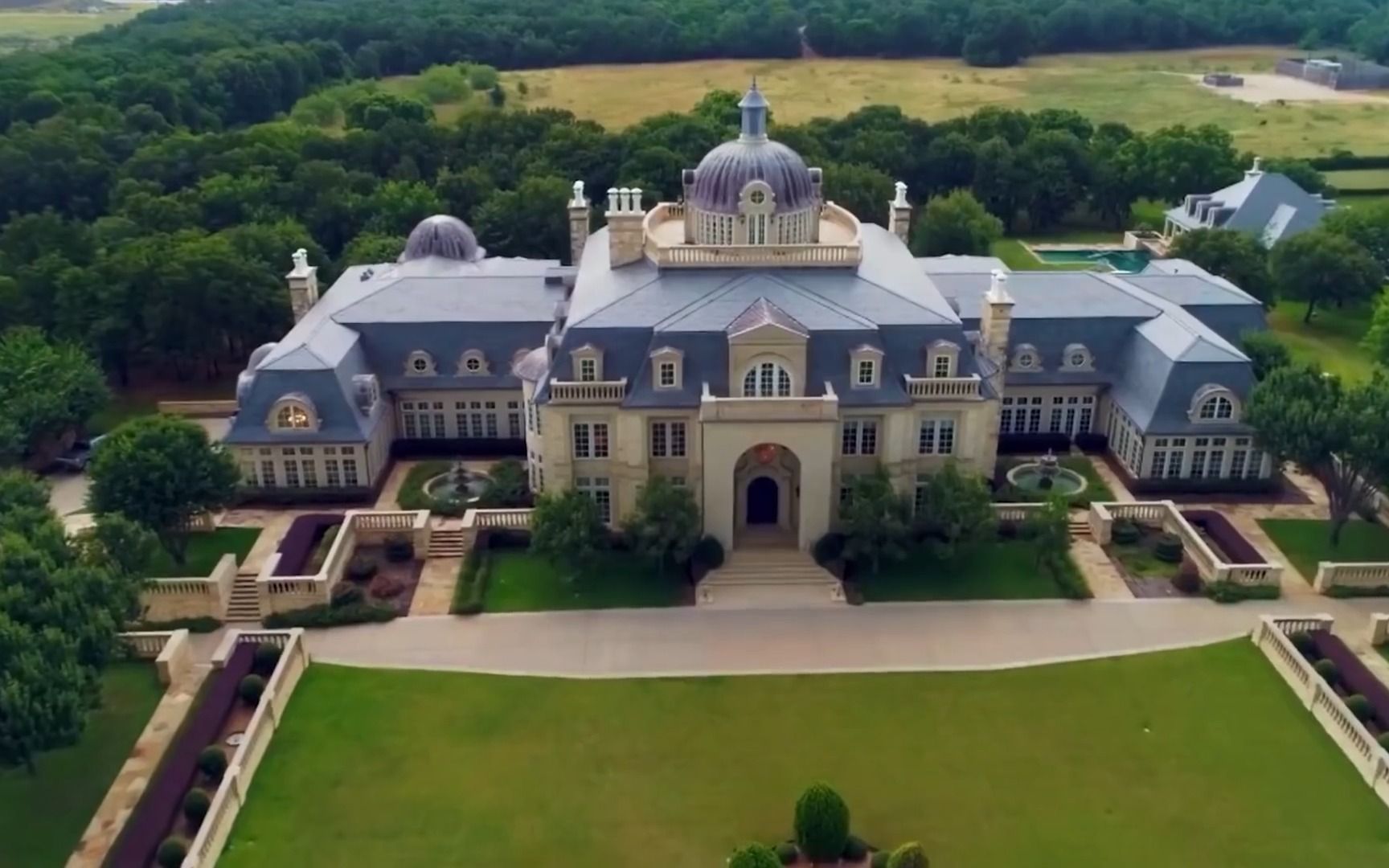 【豪宅展示】就好像德克萨斯州的一切都变得更大了!