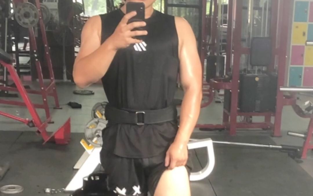 进来看男大学生健身变化!