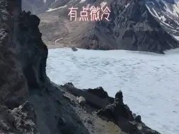 Скачать видео: 5月21日上午的长白山天池 人还是很多 天池很漂亮 开始化冰了