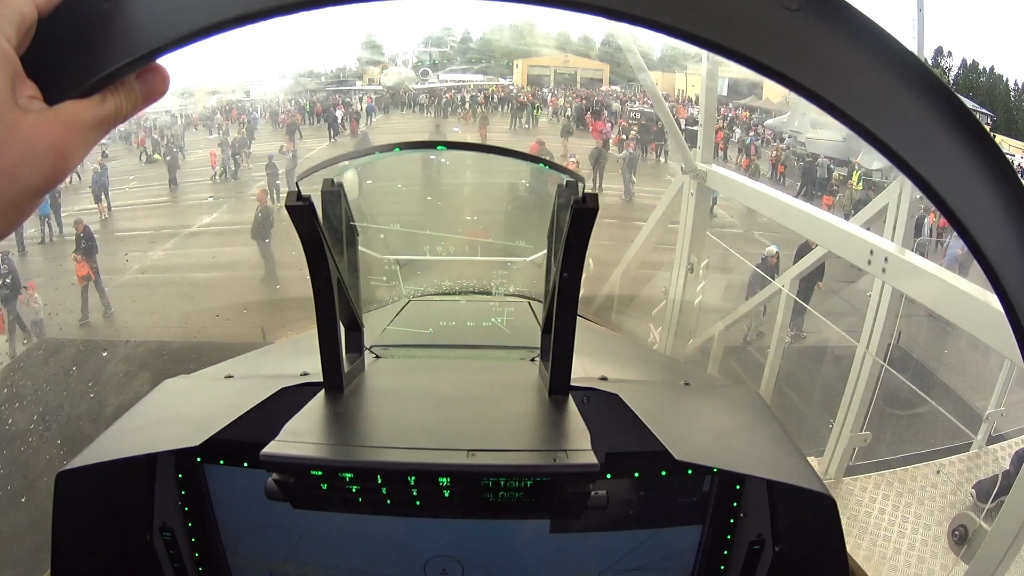 高清瑞典萨博jas39鹰狮战斗机内部信息化座舱全景