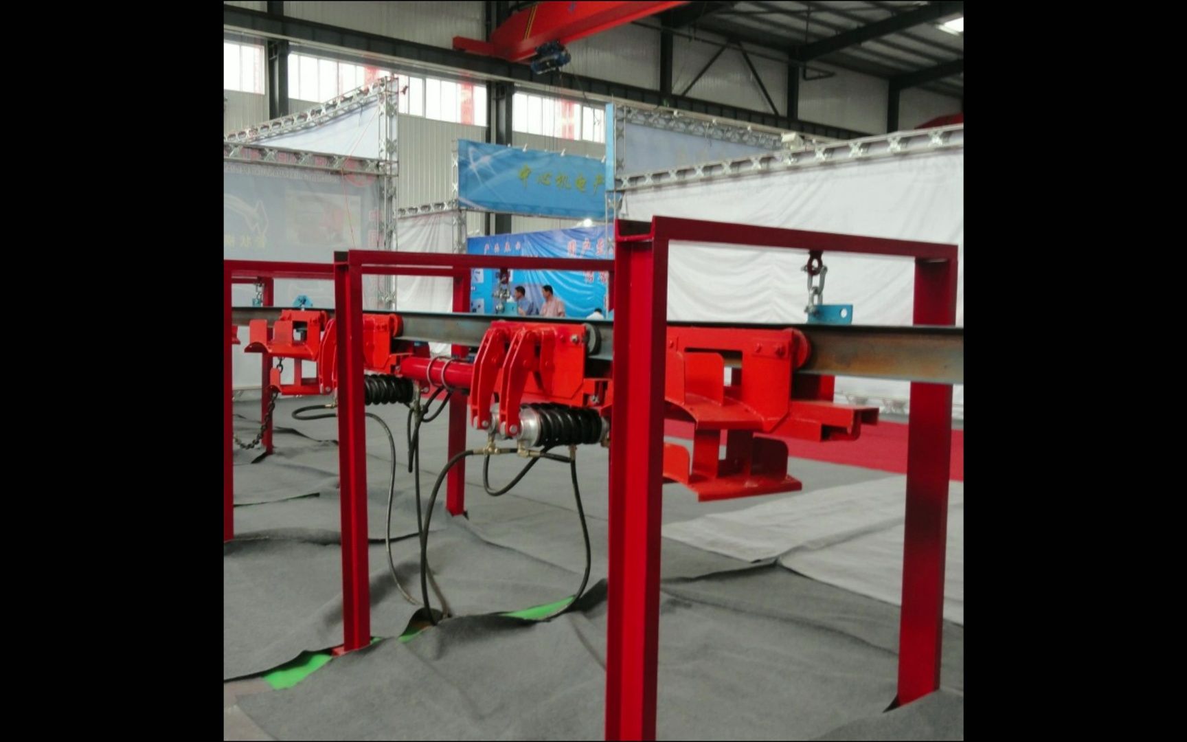 综采工作面电缆管路拖移装置——矿用单轨吊