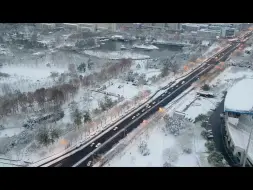 下载视频: 新乡下雪了，航拍下满目雪白！