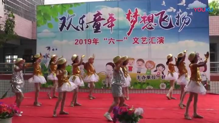 小学女生表演舞蹈《唱起来,跳起来》哔哩哔哩bilibili