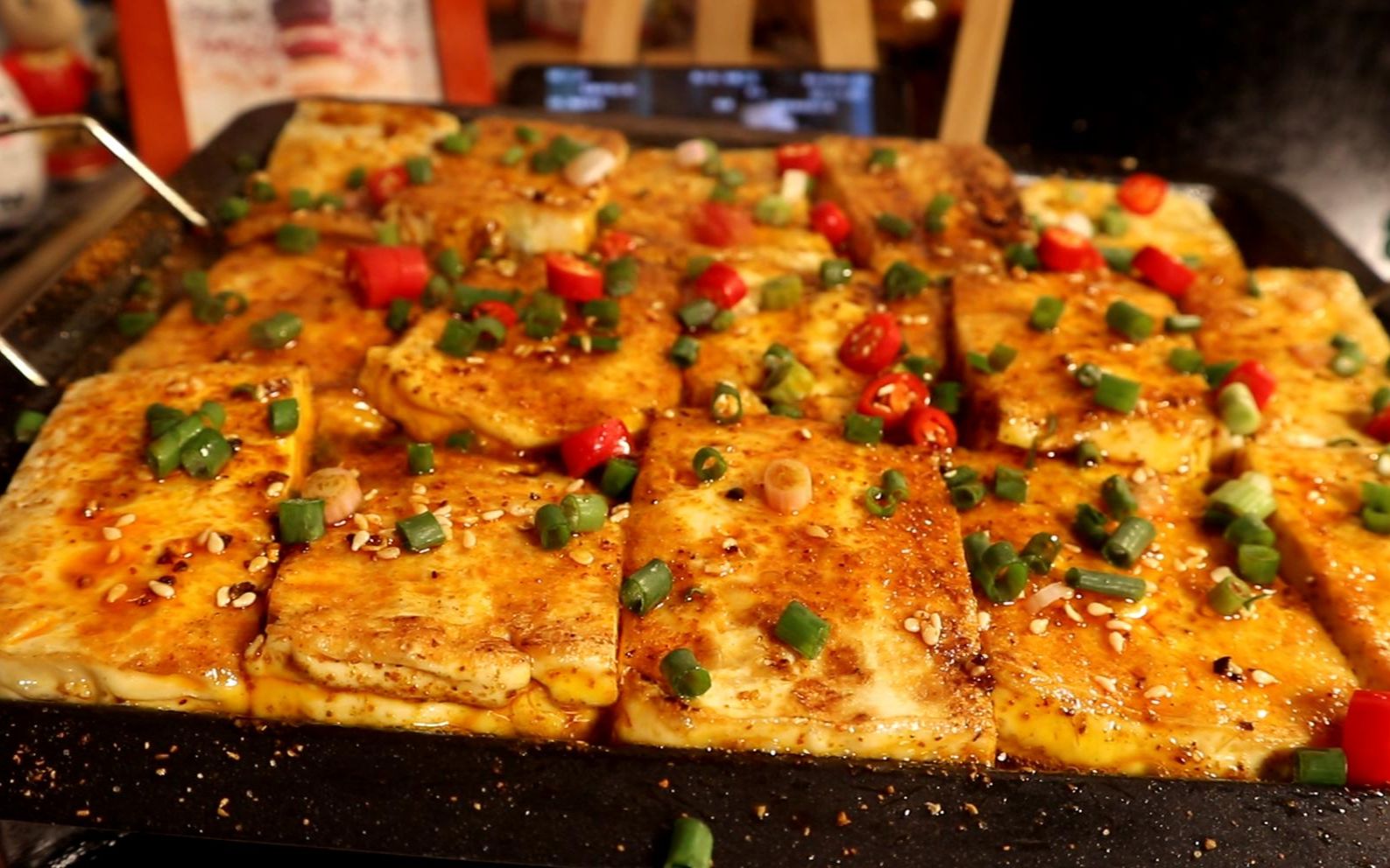 含泪安利!外焦里嫩的铁板豆腐!这就是路边摊的快乐~