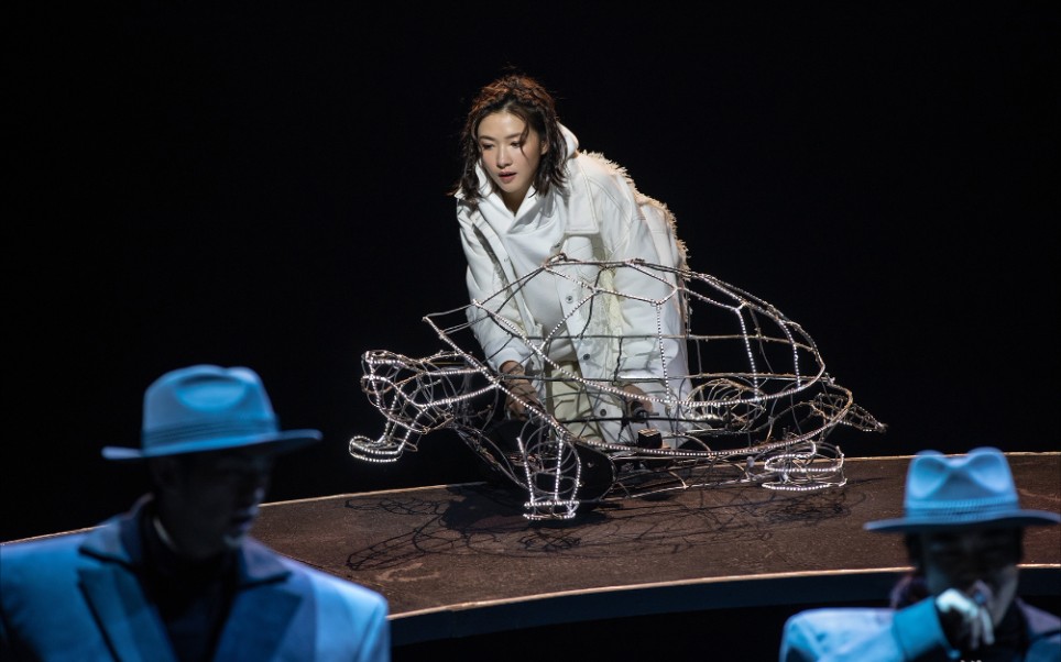 万茜话剧默默8月24日谢幕视频