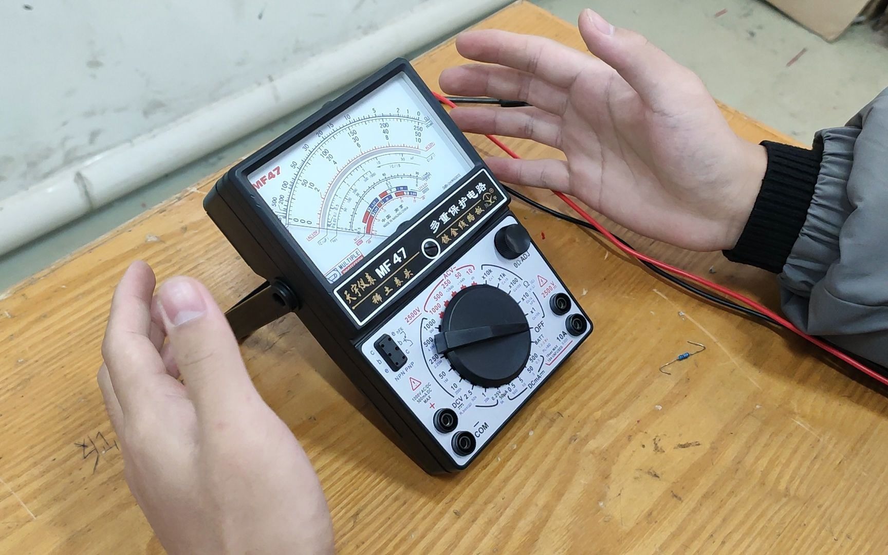 指针式万用表测电阻