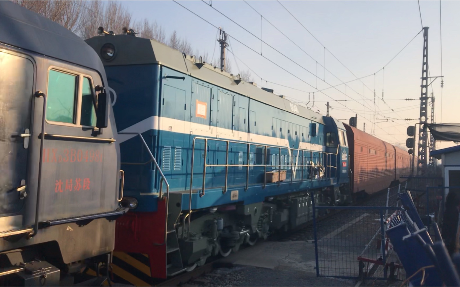 沈局苏段hxd3b0498牵引49028小运转列车无火回送大有能源铁路运输处df