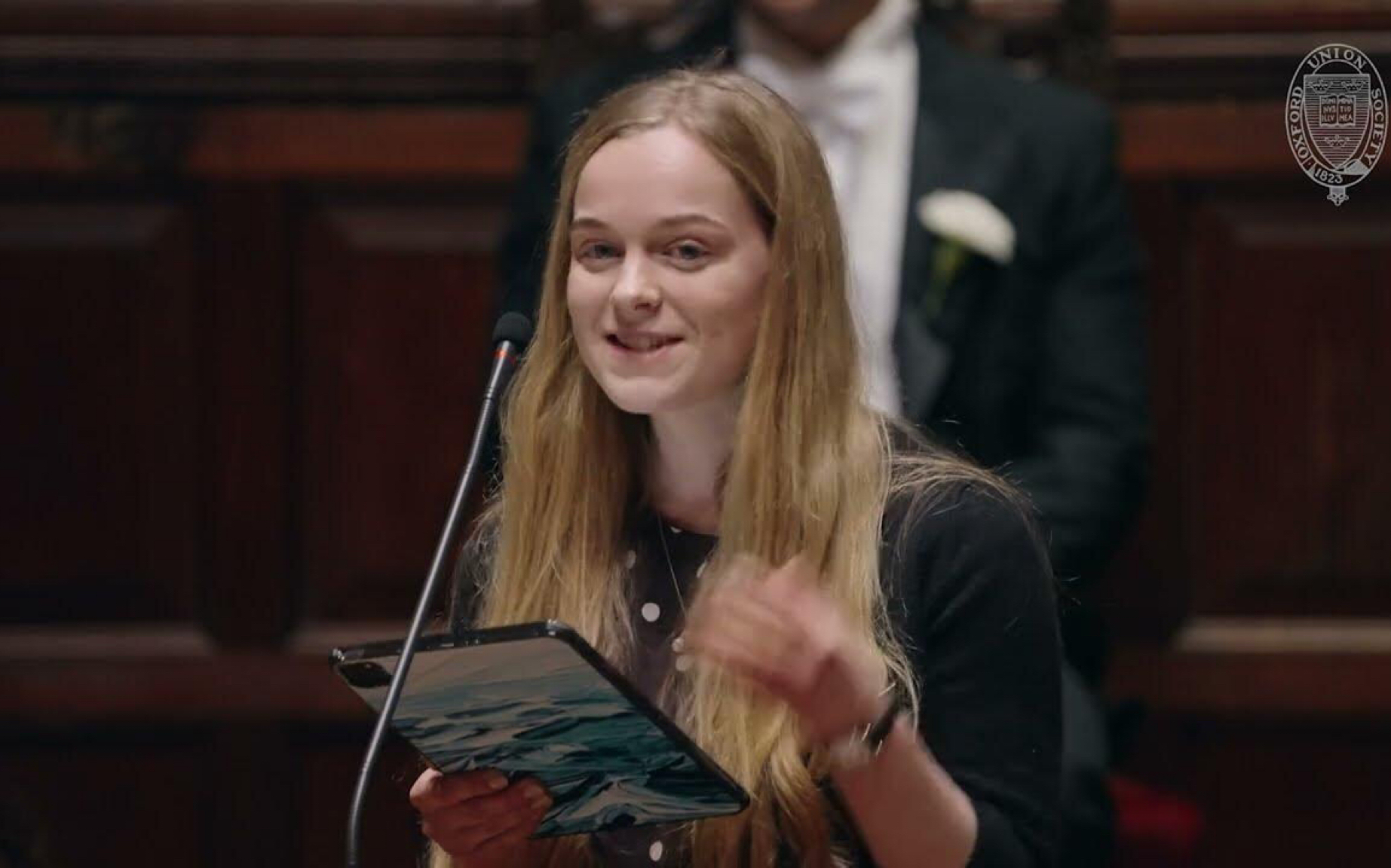 ruby granger辩论道:说人们只买或者相信网红带的货是