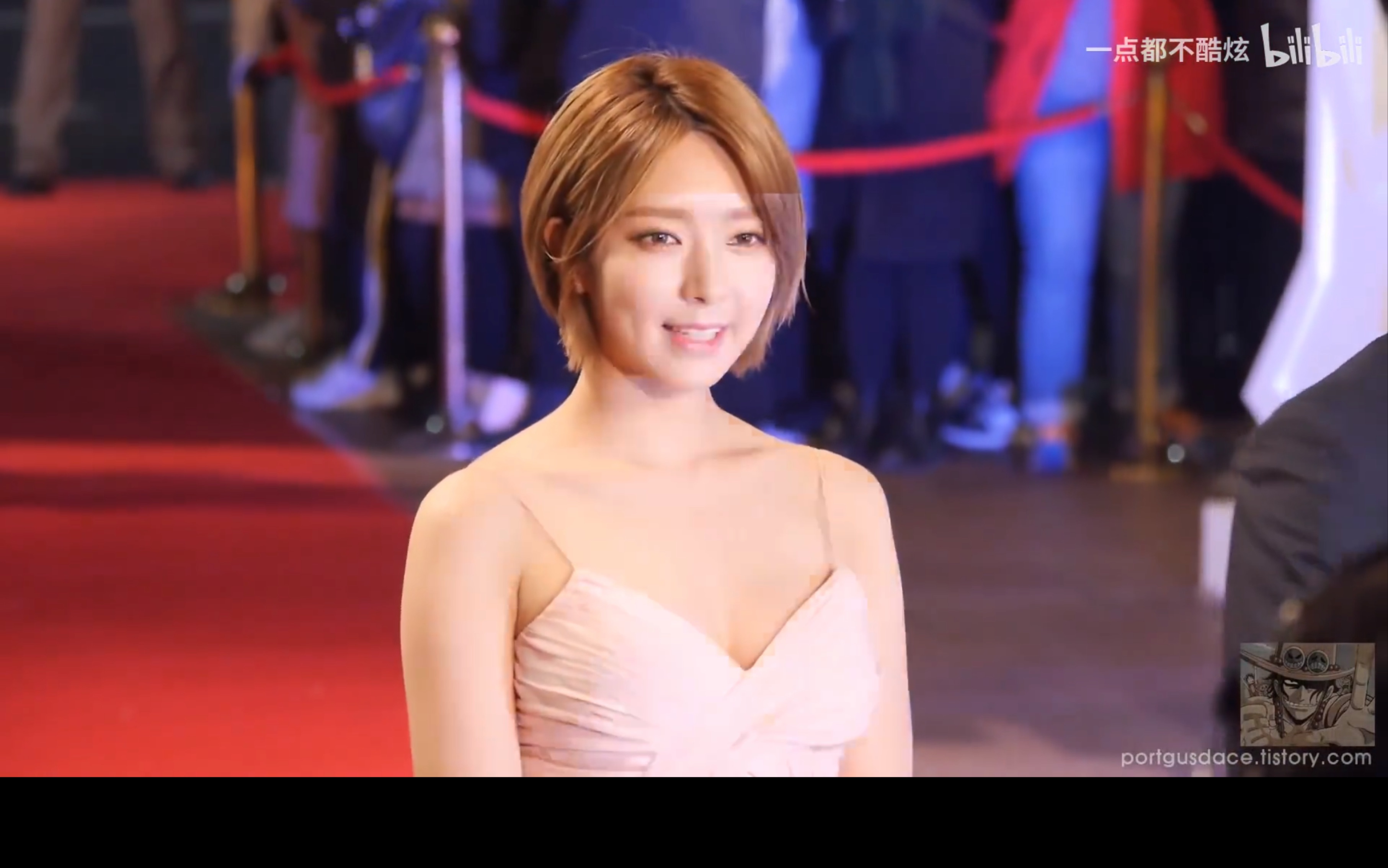 aoa choa 朴草娥 盛装出席