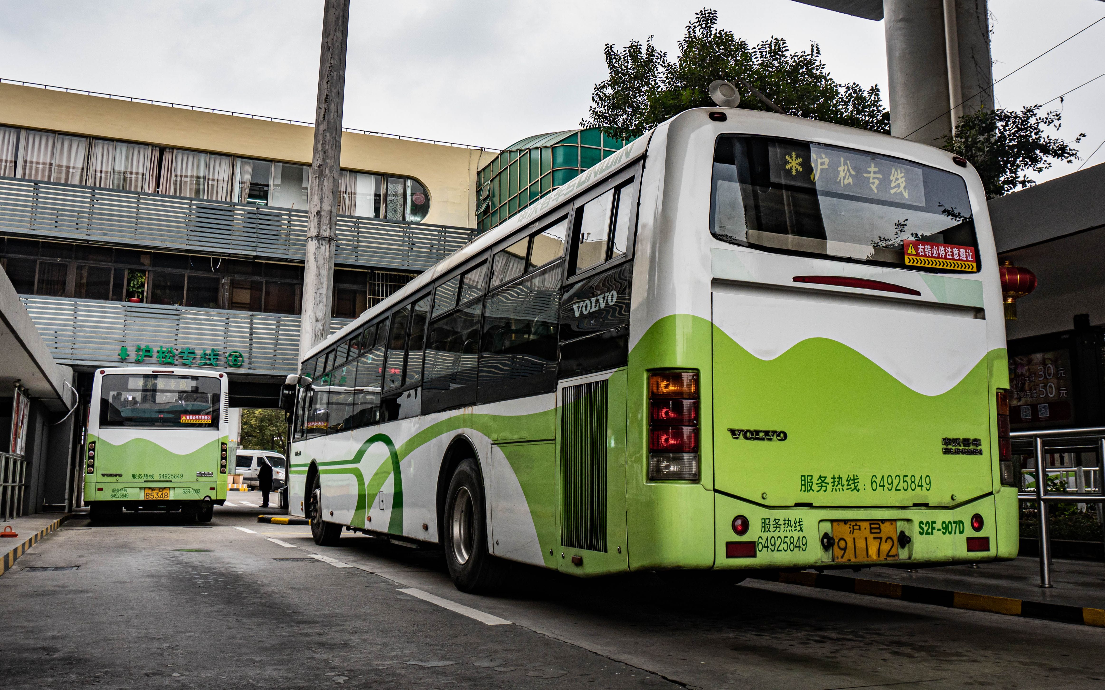 volvob7r deutz引擎深夜全速运转 沪松专线 s2f最后一夜