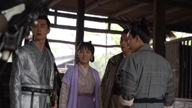 御赐小仵作 拍摄花絮 楚楚冷月现场发现新玩具 道具秒变中国队球迷 哔哩哔哩 つロ干杯 Bilibili