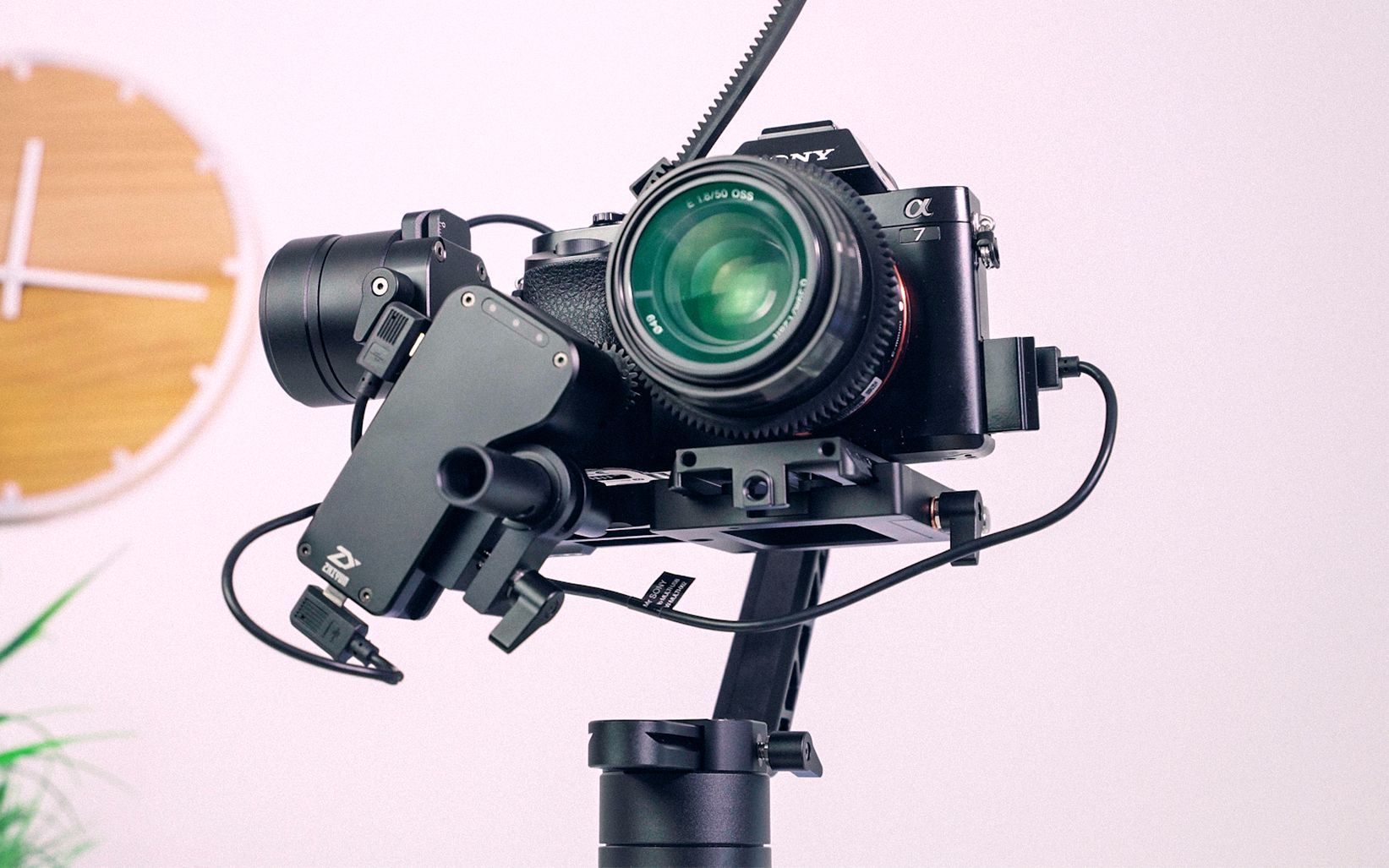 户外拍摄神器 云鹤2 三轴跟焦稳定器评测_哔哩哔哩 (゜-゜)つロ 干杯