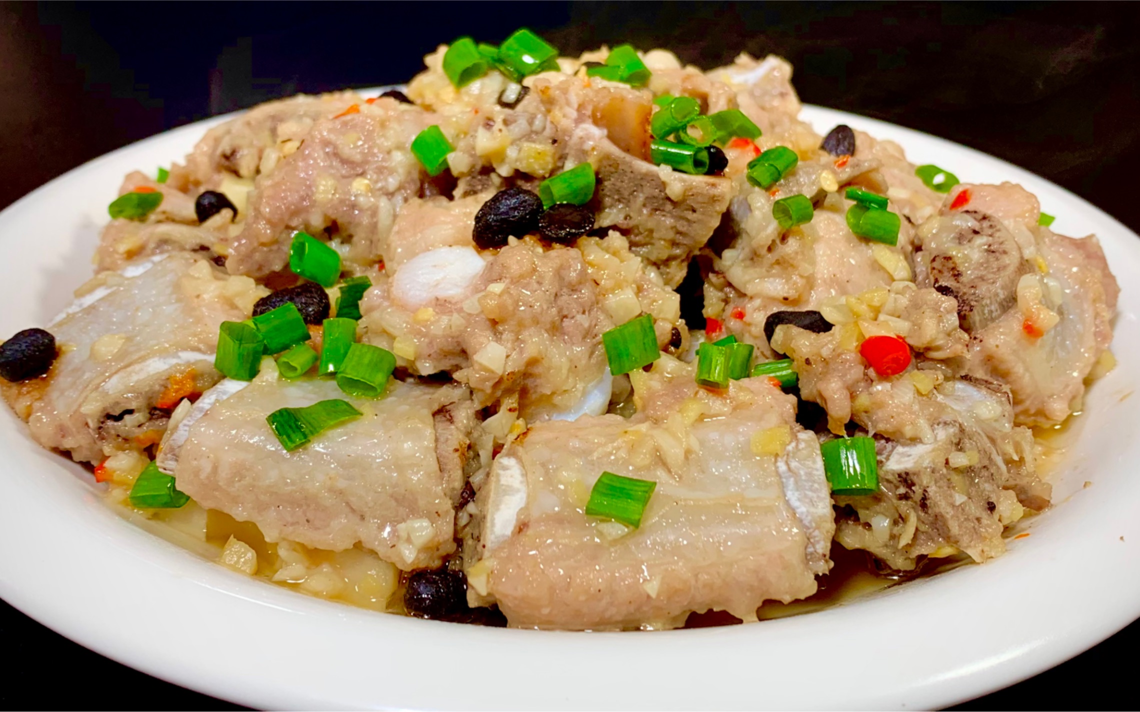 广式清蒸莲藕排骨好吃有诀窍,教你一招,原汁原味,肉质鲜嫩爽滑