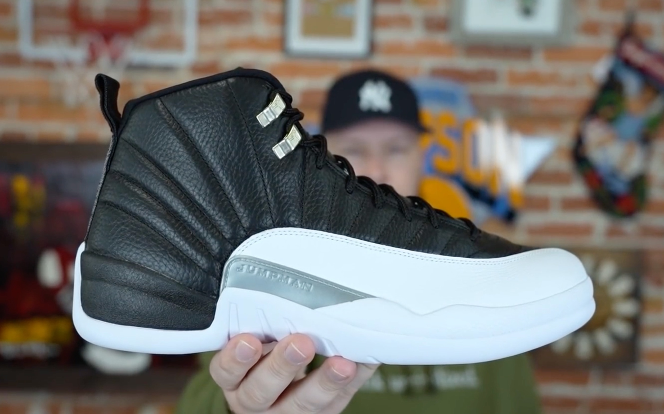 aj12季后赛银扣黑白皮料摸起来怎么样?