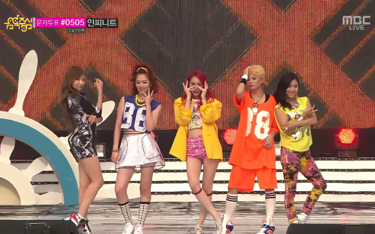 [图]【4K 舞台】f(x)《Rum Pum Pum Pum》130727 Music core