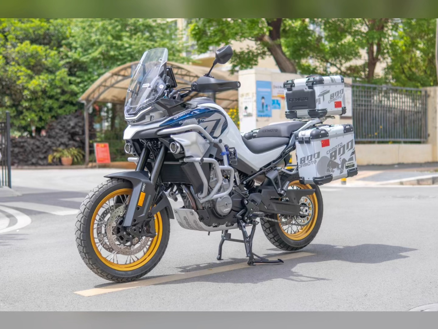 23年春风800mt新款 几百公里准新车 详细看简介