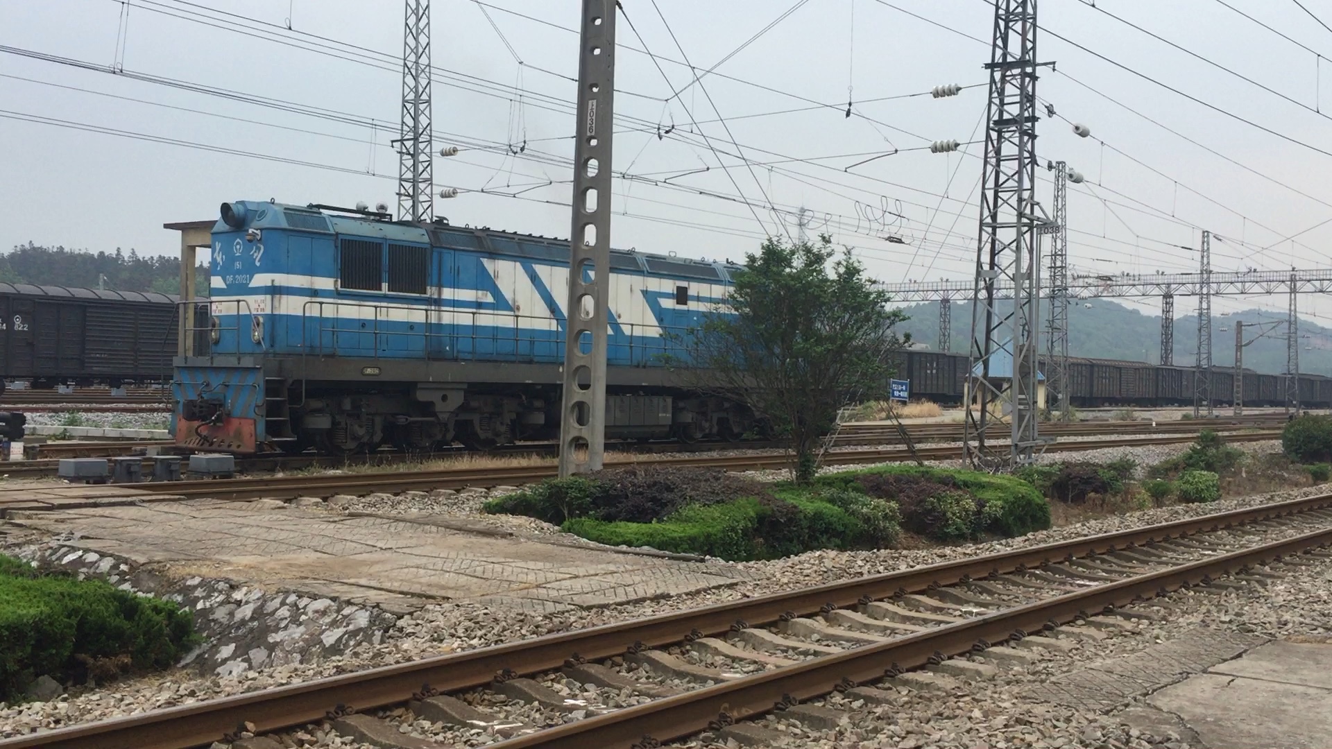 九江西站的df5c 2021单机发车准备去调车_哔哩哔哩 (゜-゜)つロ 干杯