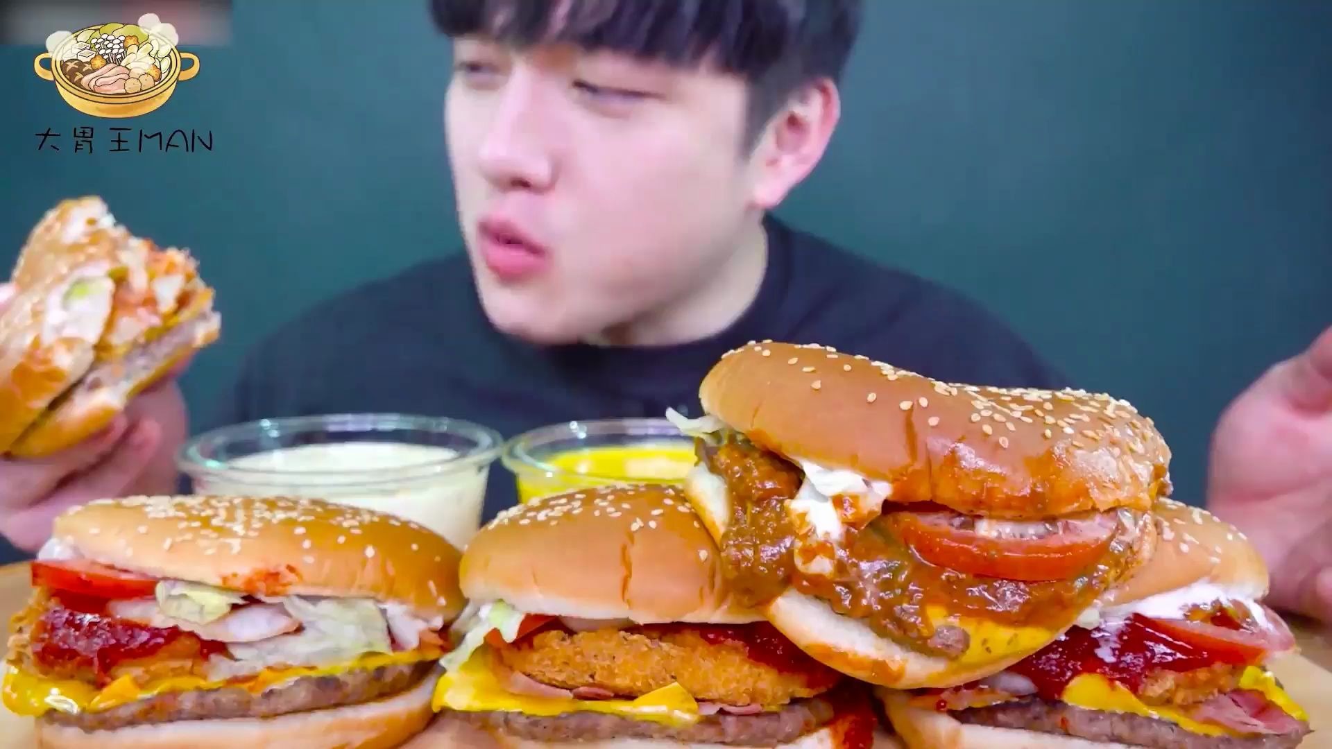 大胃王mans小哥吃各种汉堡与披萨合集一次看个够