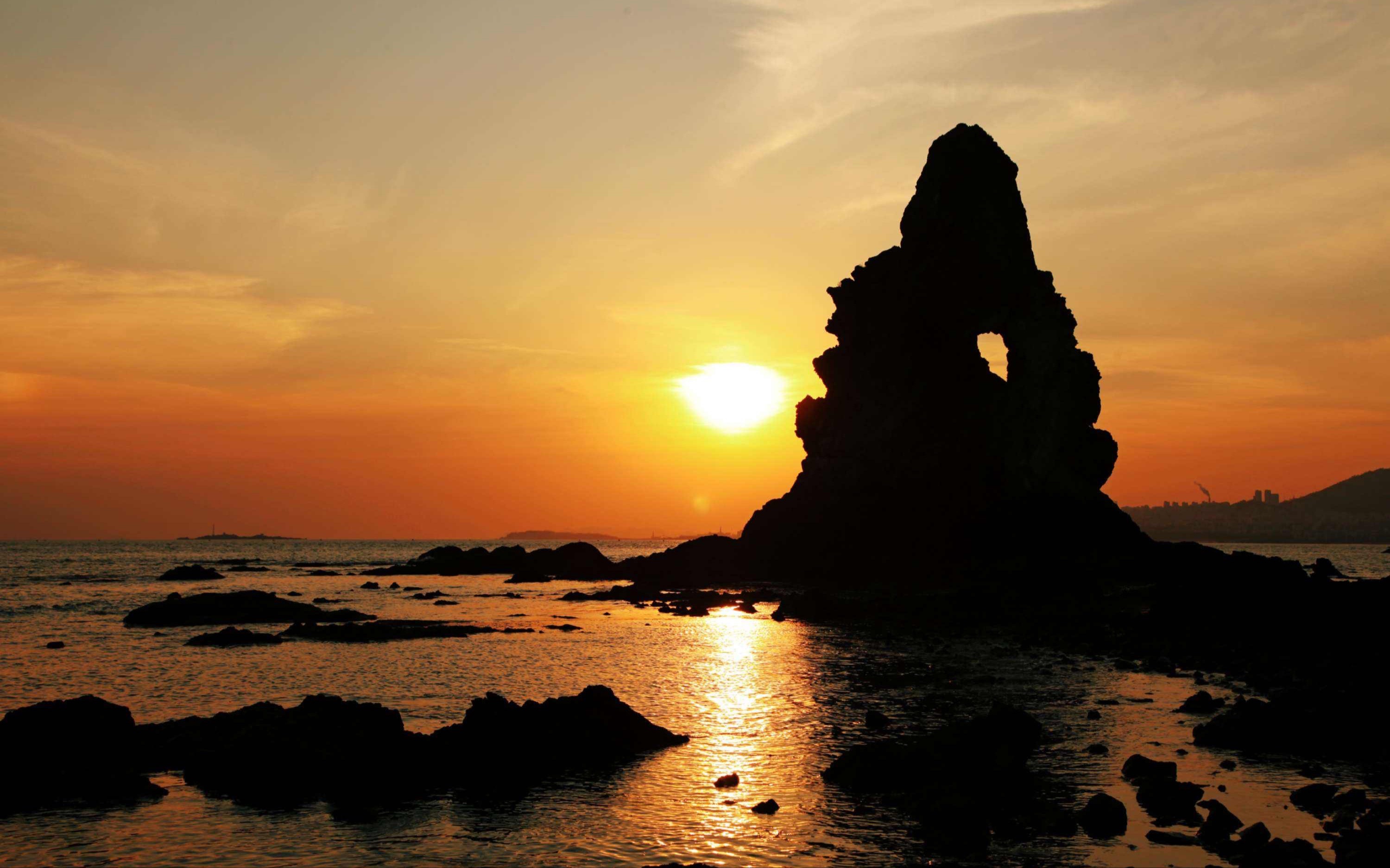 冰川和海浪侵蚀作用形成的地貌