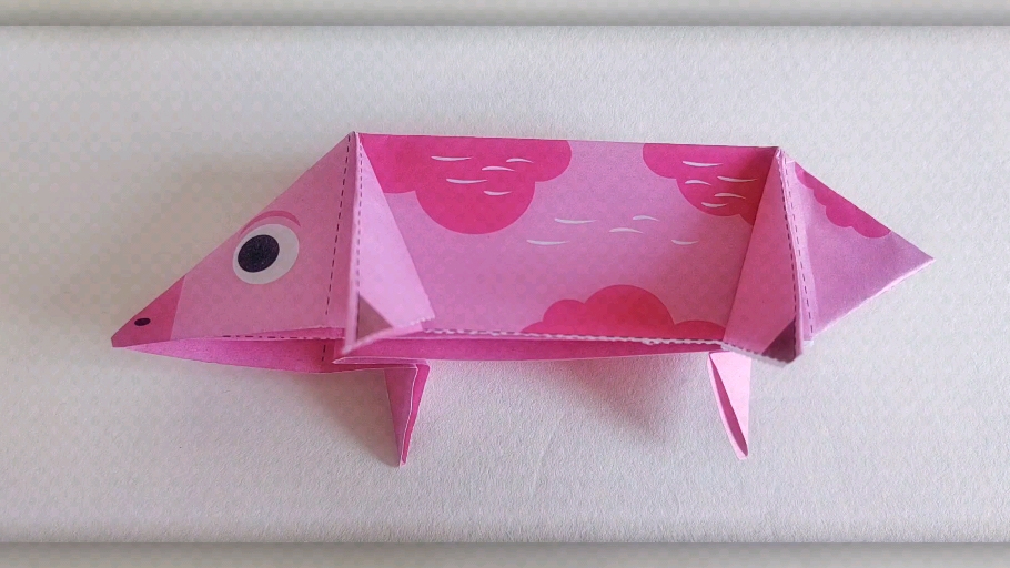 一头粉色的小猪.