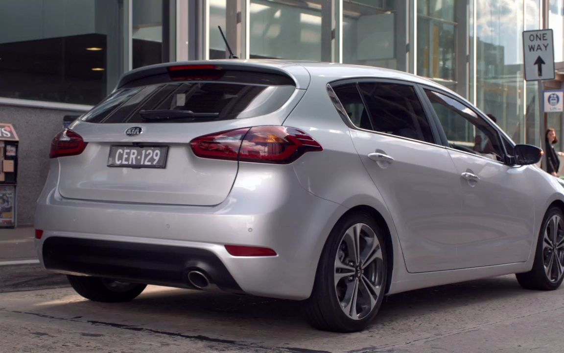 2013年起亚第三代赛拉图两厢(对应韩版车型起亚初代k3欧风,国内版车型