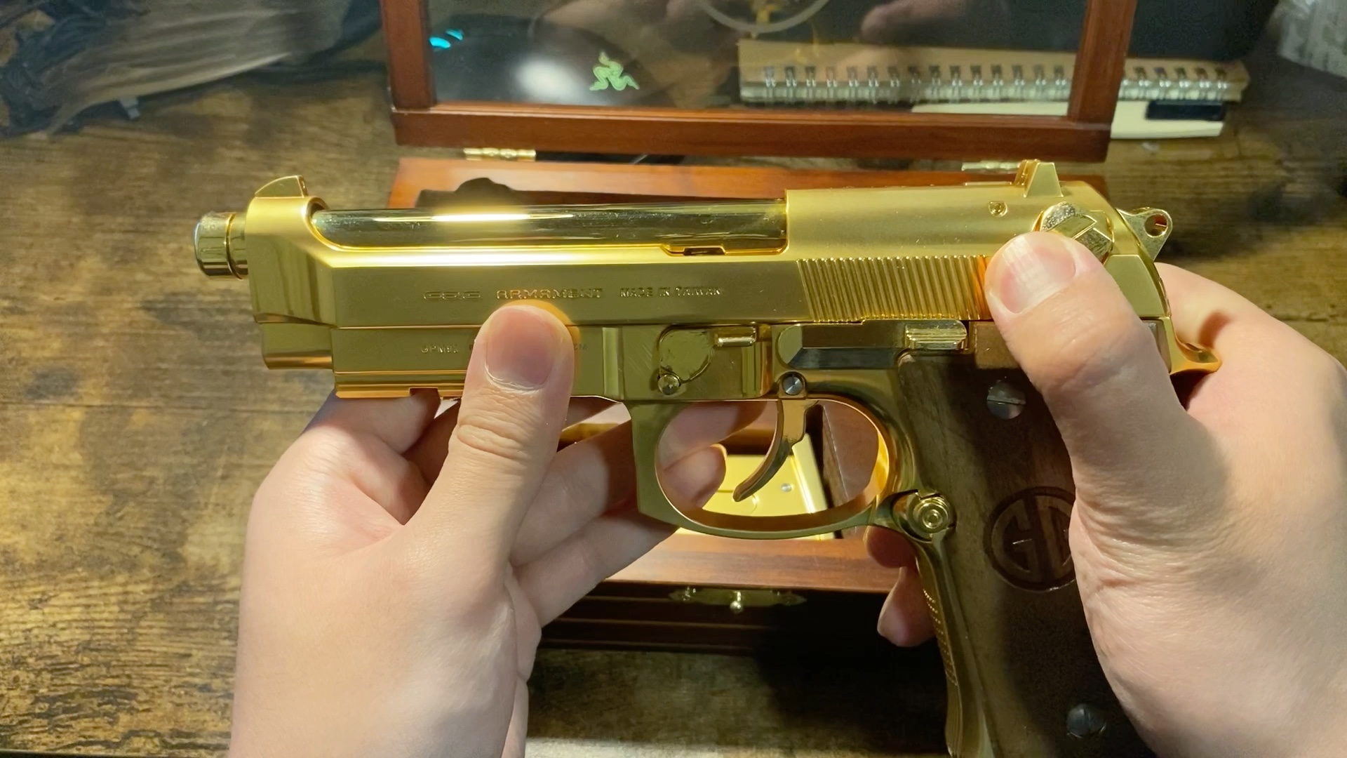 金色贝雷塔m92展示 gbb合法玩具_哔哩哔哩_bilibili