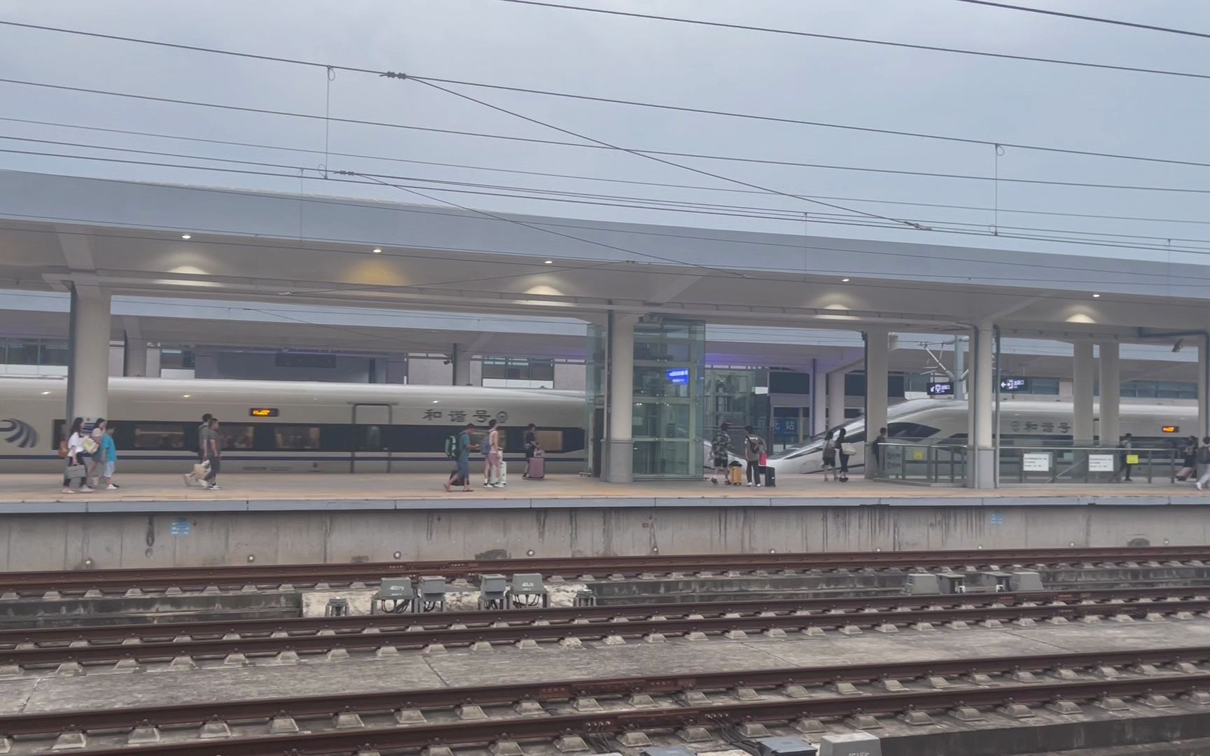 230702日g8635资阳北出站cr400af-z-2253重联2257