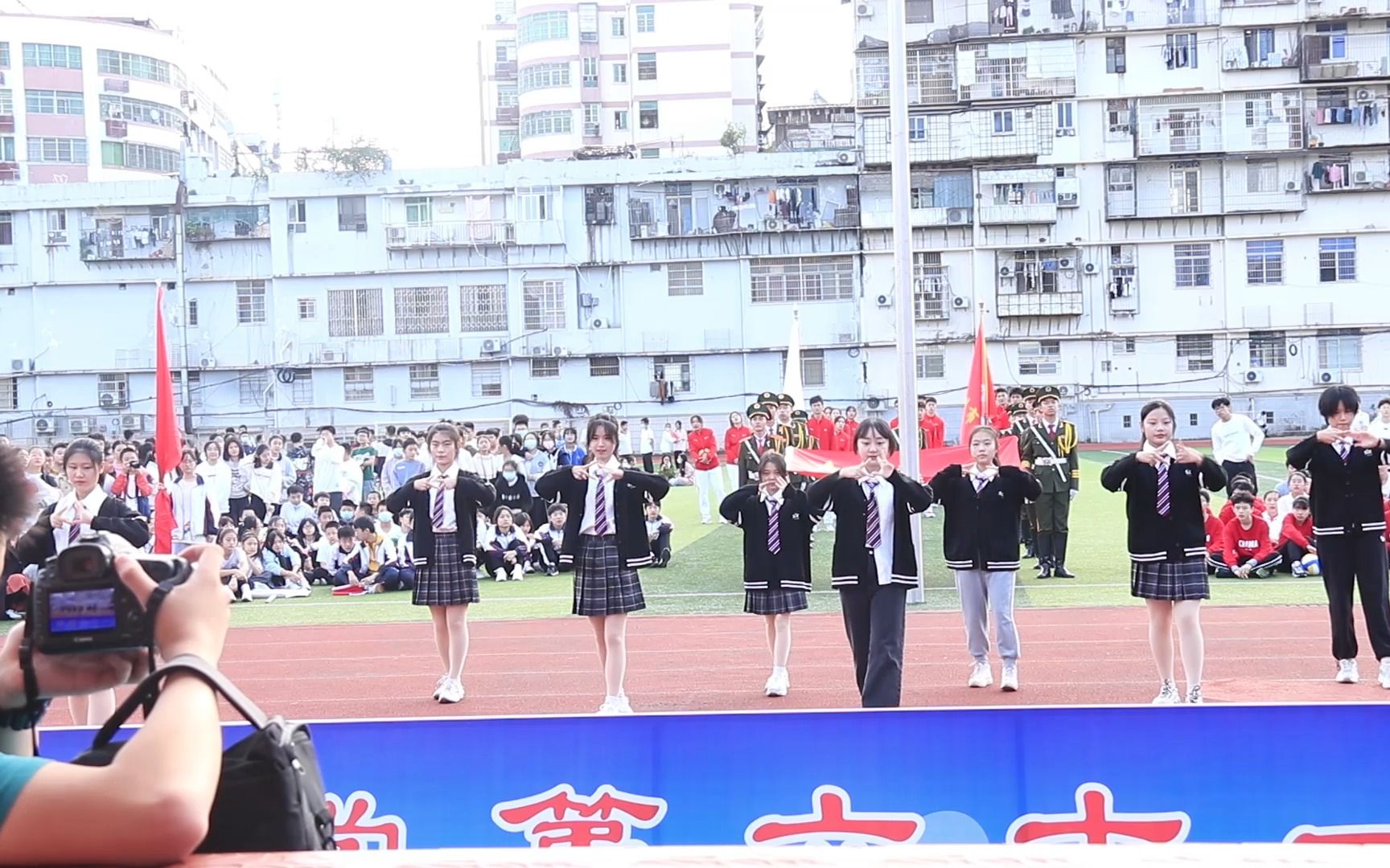 学习二十大,青春跟党走——赣州三中第六十一届田径运动会高二(2)班哔哩哔哩bilibili