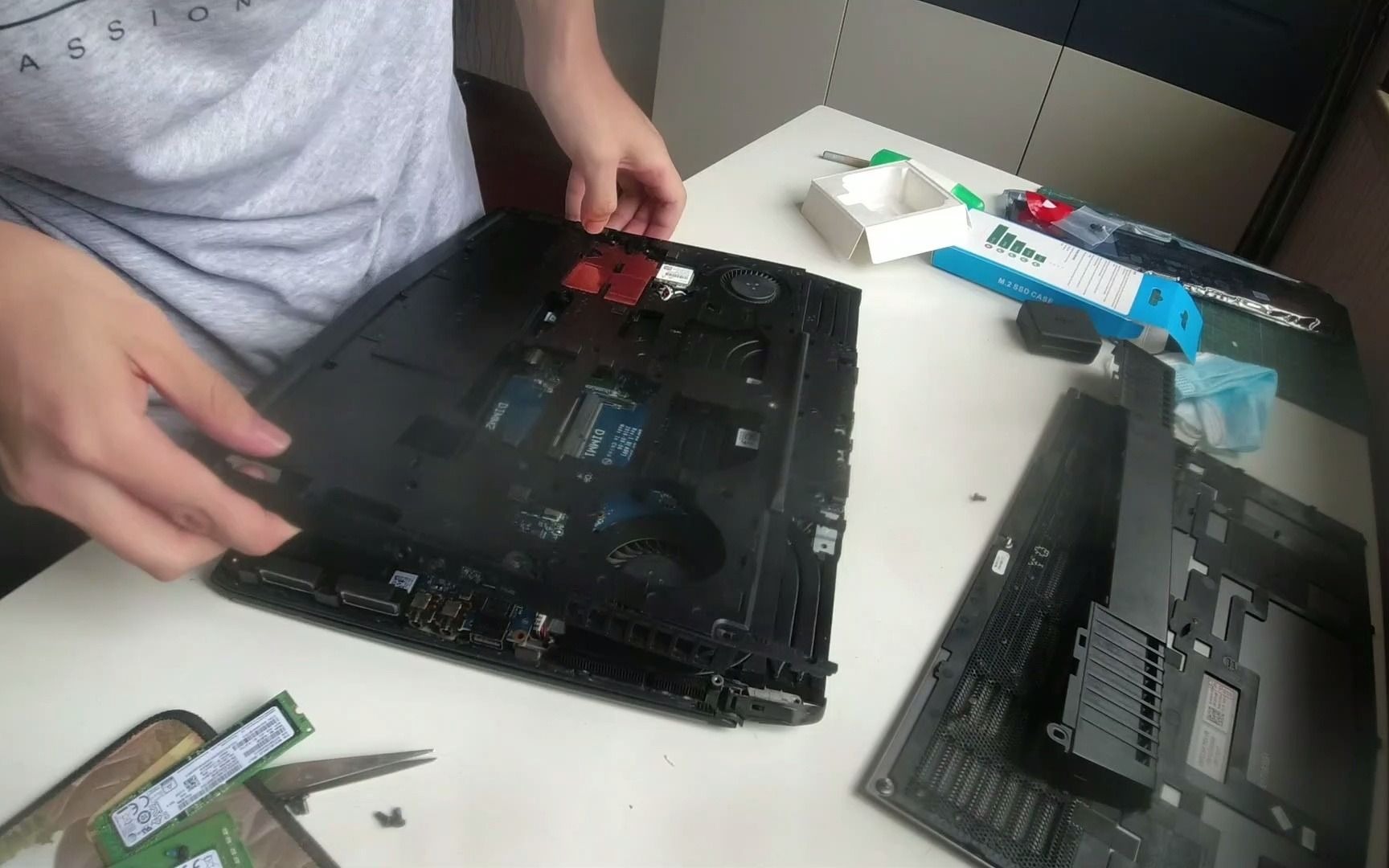 外星人13r3电池更换