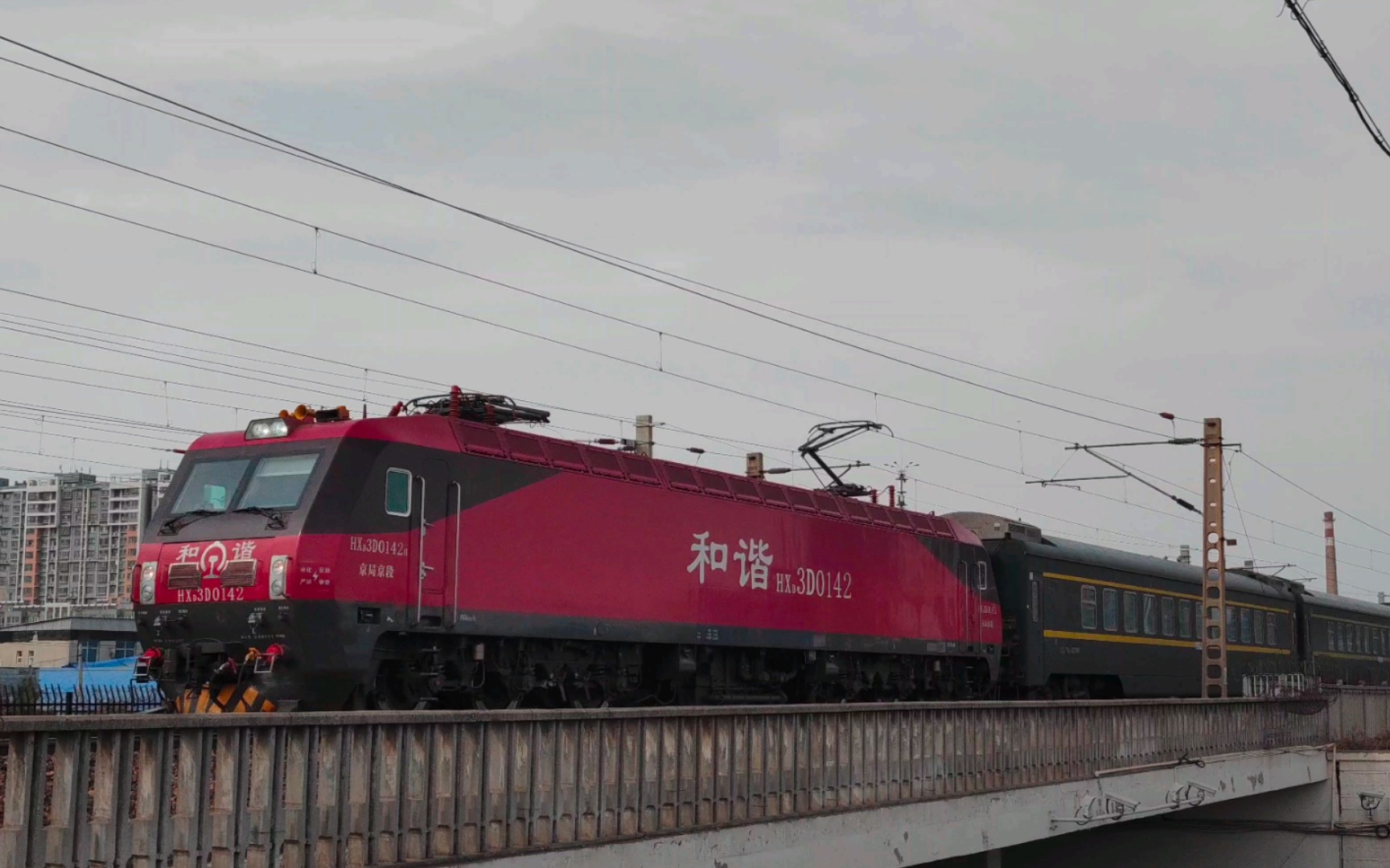 【中国铁路】由京局京段hxd3d-0142牵引的z49次(北京西-成都)列车限速