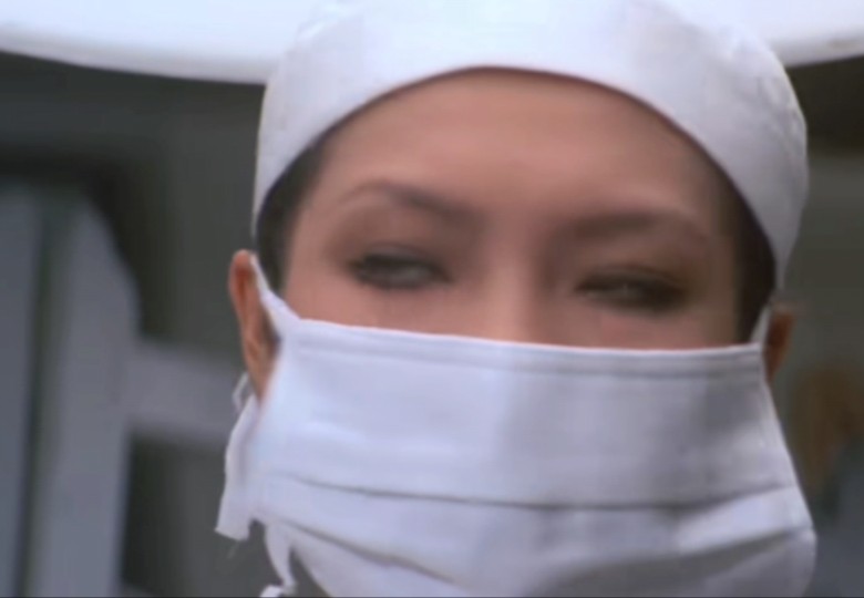 蒙面女加 口罩女