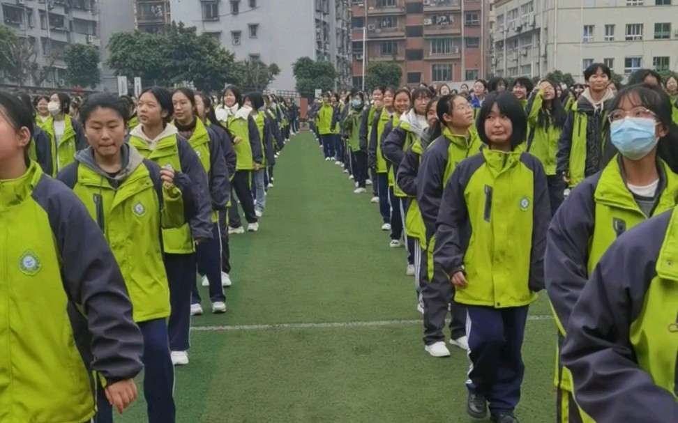 泸州龙马高中校服图片