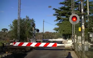 Video herunterladen: 【荷兰铁路】Spoorwegovergang Putignano (I) Railroad crossing Passaggio a livel