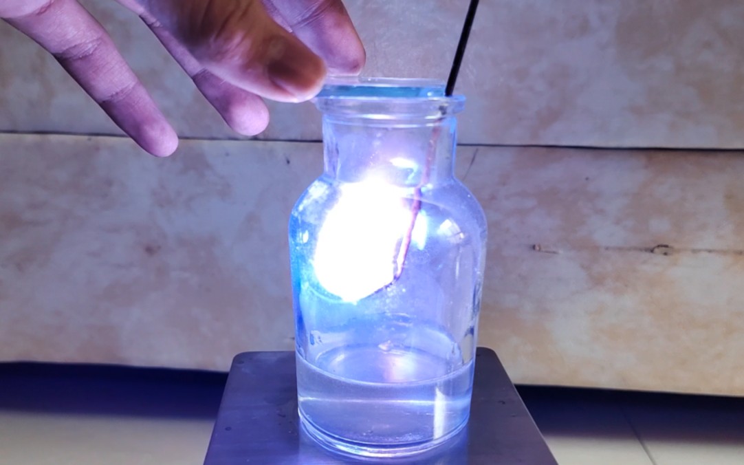 硫在氧气里燃烧!