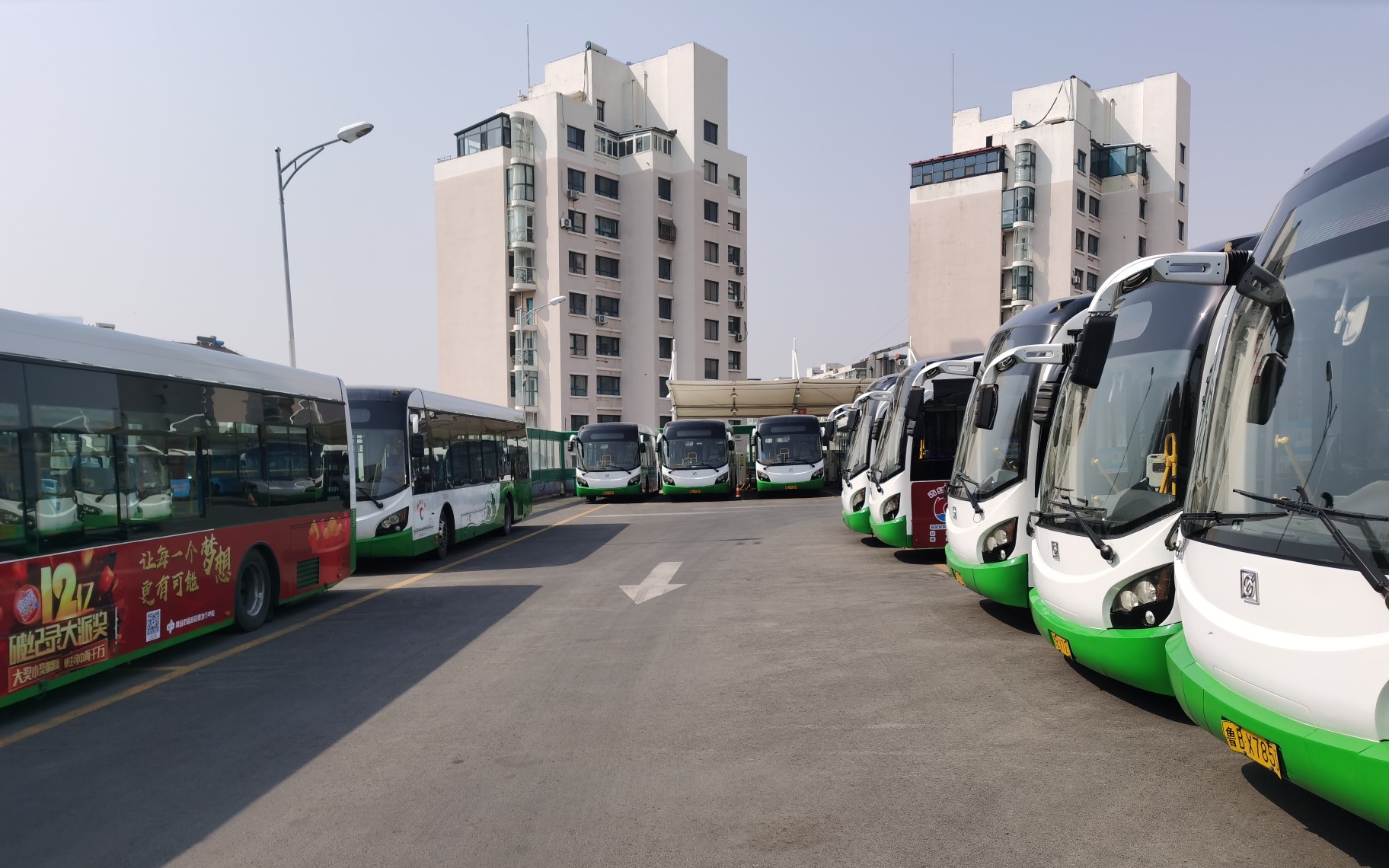 青岛公交集团隧道巴士第七分公司隆德路车队320路全程5倍速前展望