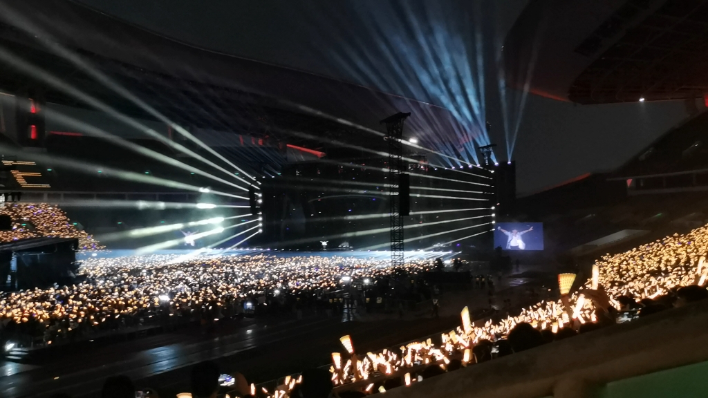 张杰广州奥体演唱会现场——这就是爱