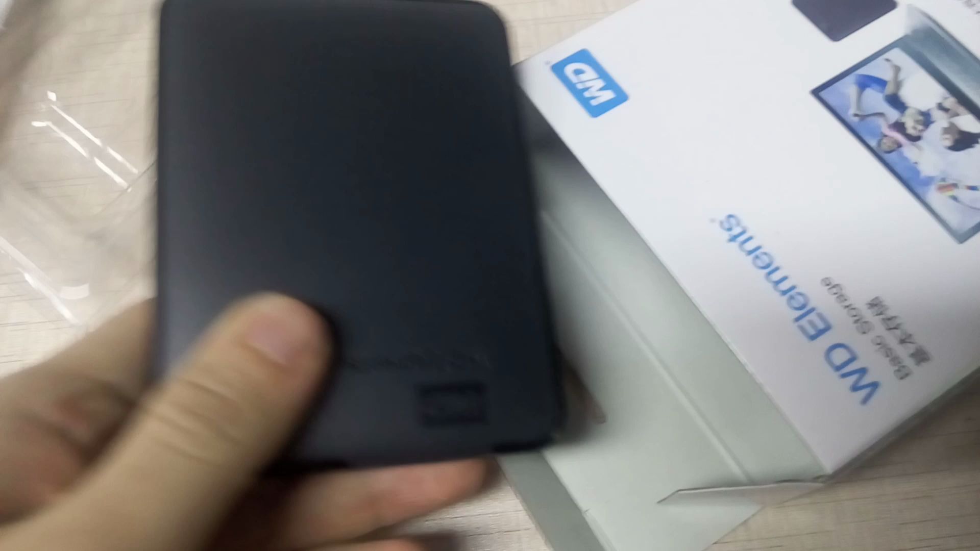 新买的2TB移动硬盘,实际容量只有1.8TB,这算正常吗?