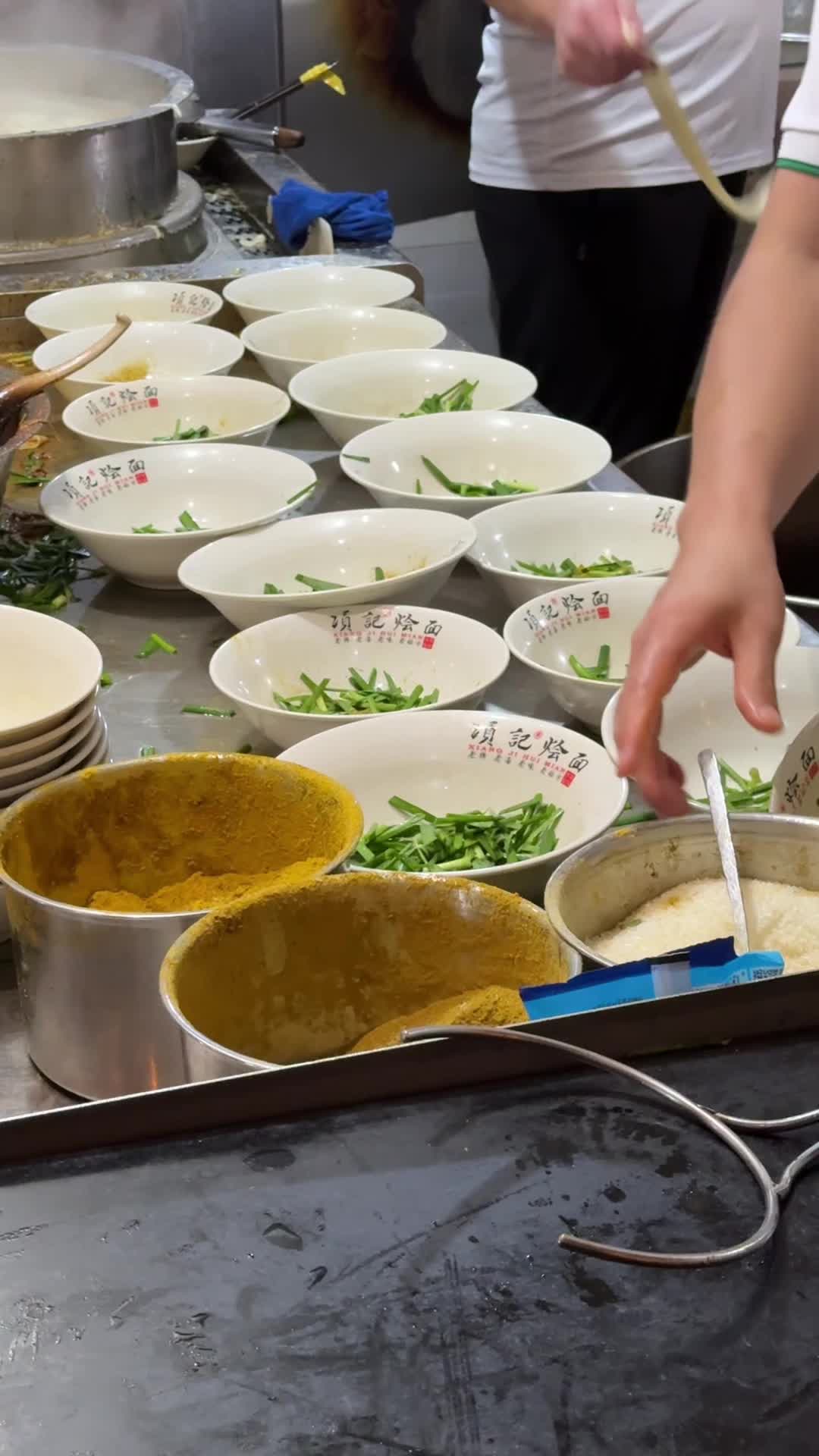 河南漯河特色鸡丁烩面,12一碗,又麻又辣,味道不错挺好吃哔哩哔哩bilibili