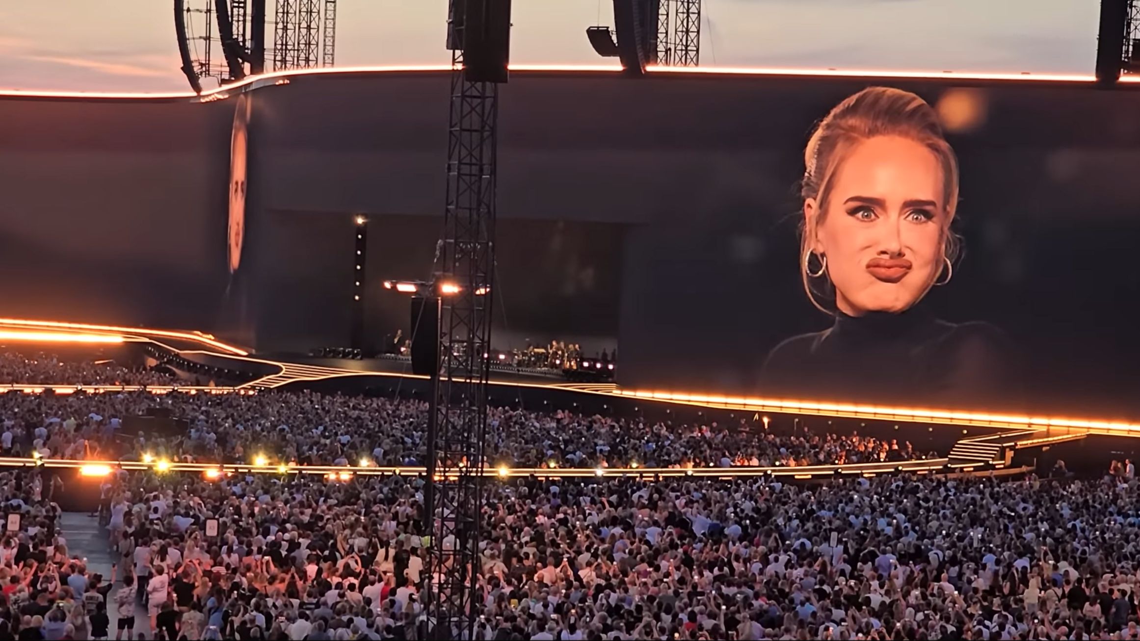 [图]Adele【Hello】Munich Messe 31.08.24