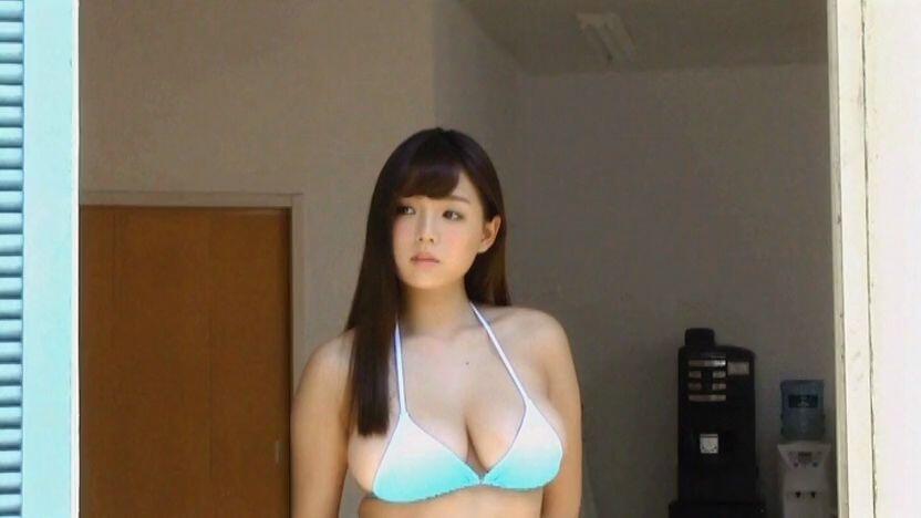 篠崎愛】2015年1月号セブンイレブン限定Ver. GカップアイドルDVD_哔哩
