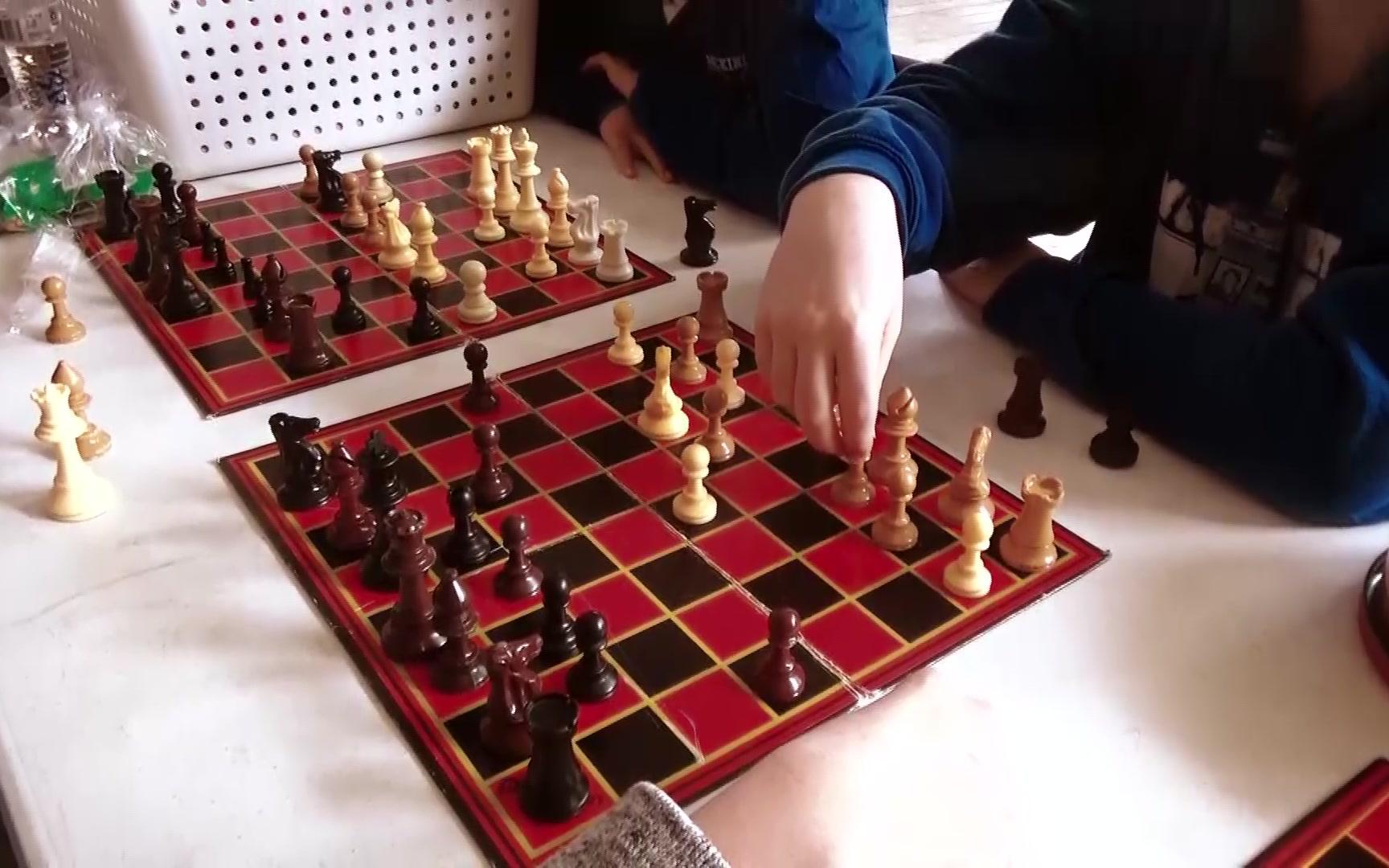 美国小胖墩终于赢了他战胜了国际象棋社长国际象棋