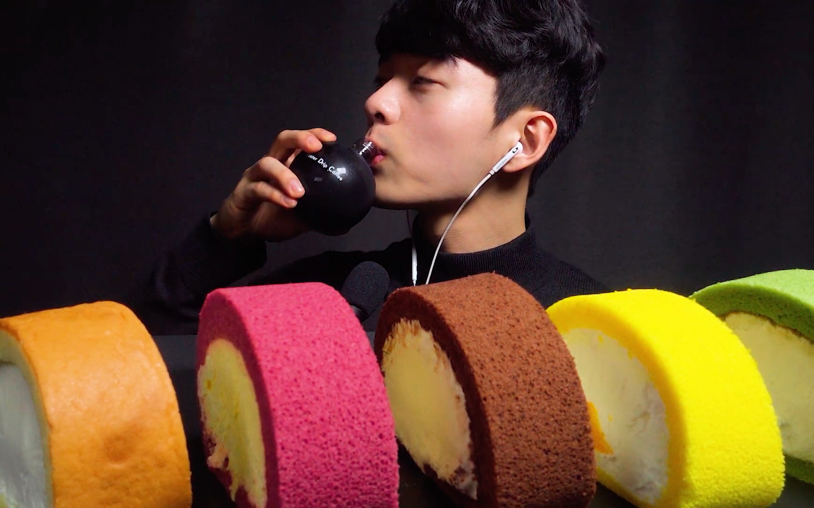 chan sori吃播 - dessert 39 里的蛋糕卷吃播!