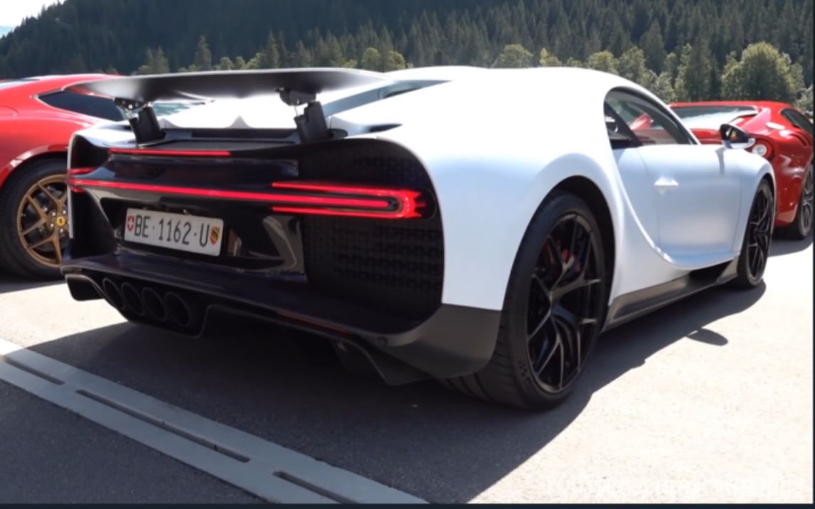 【听觉盛宴】布加迪 chiron vs 兰博基尼 svj roadster_哔哩哔哩 (゜