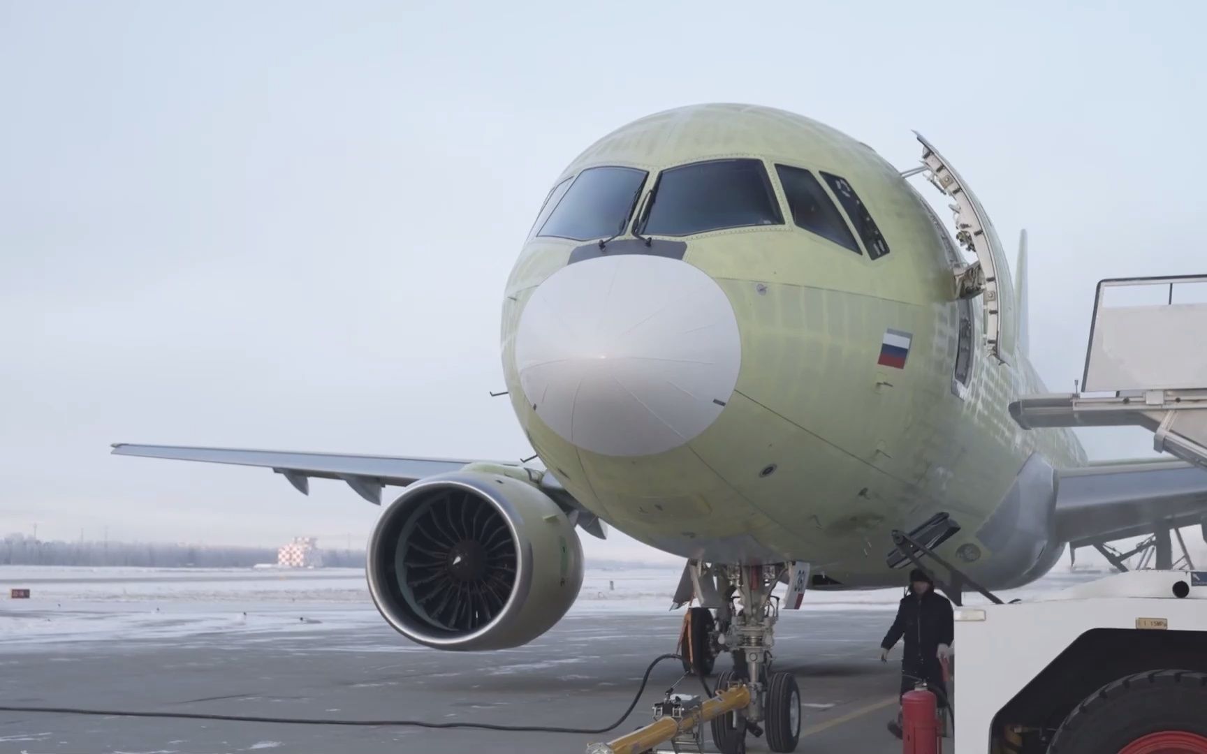 【快讯】首架配有俄国产复合材料机翼的mc-21-300首飞成功