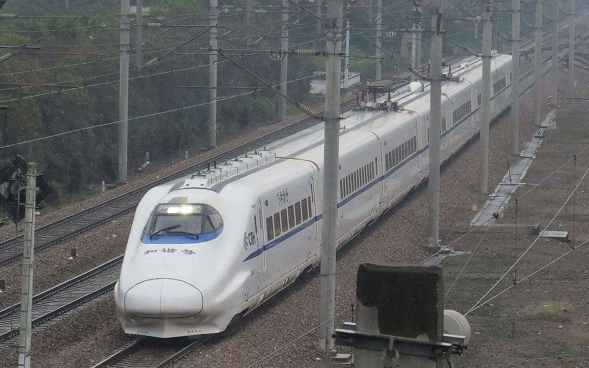 crh2b型動車在京滬線南京段執行d3135次客運任務1